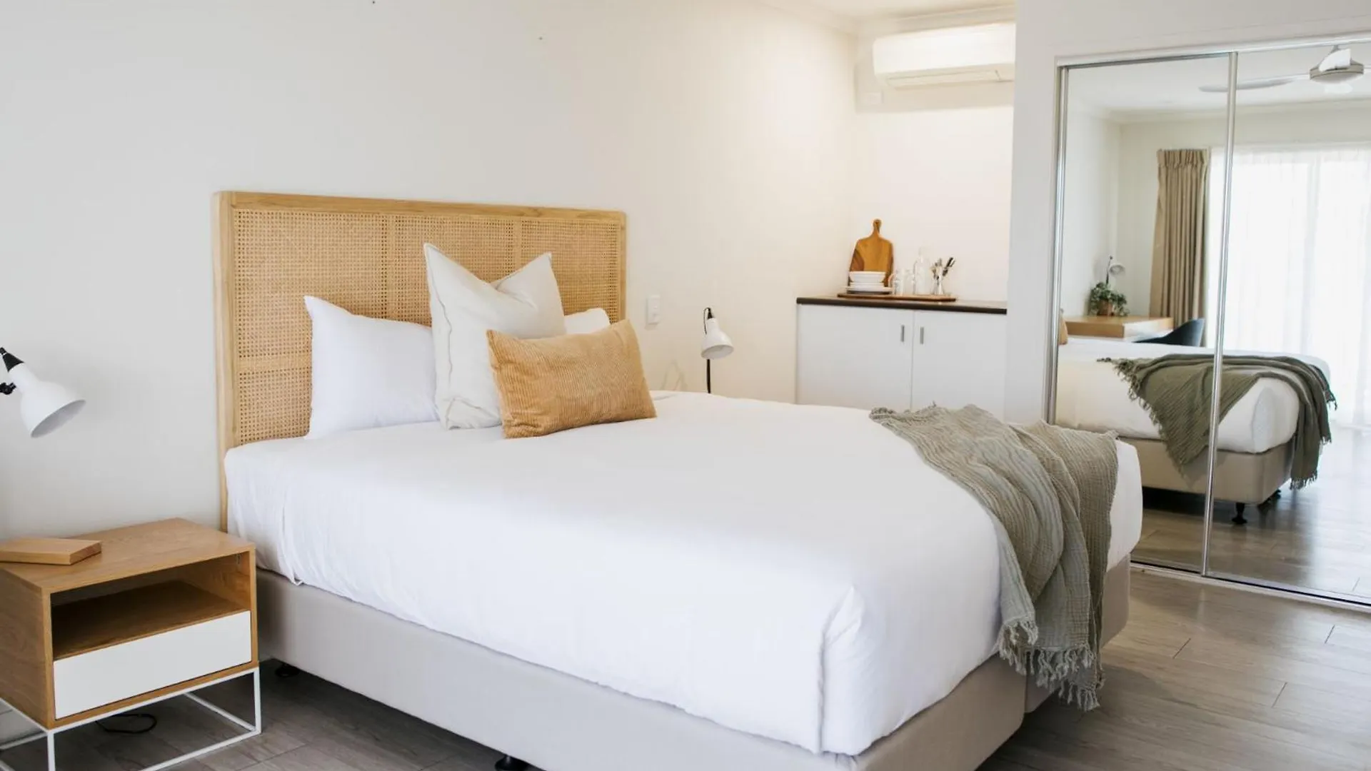 Noosa Heads Motel 4*, נוסה