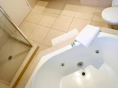 Noosa Heads Motel 4*, נוסה