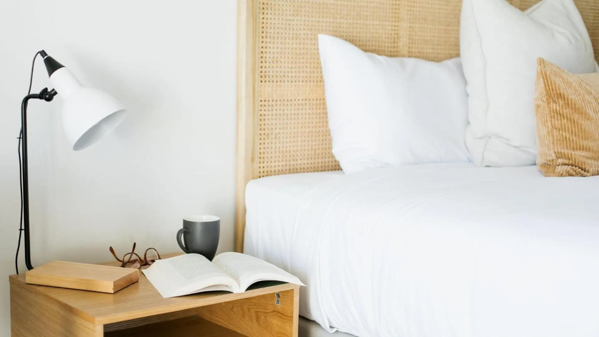 ****  Noosa Heads Motel Australia